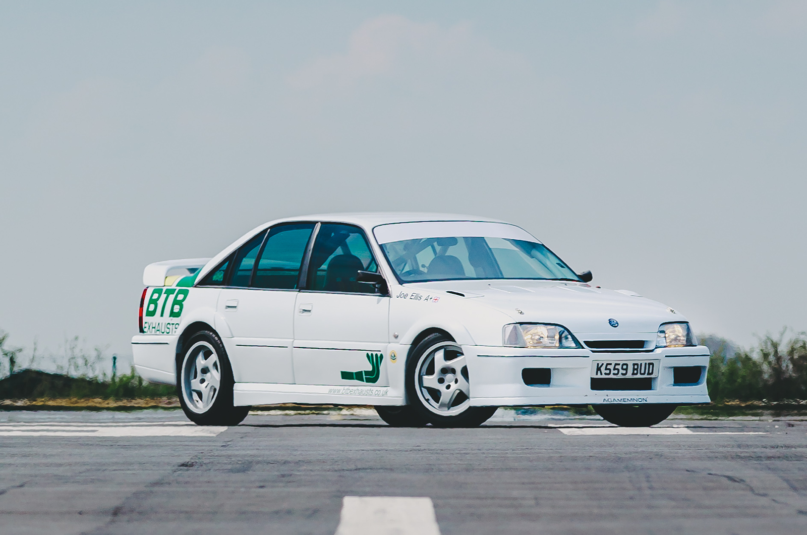 Classic & Sports Car – Reliving a wild road race in a classic Lotus Carlton