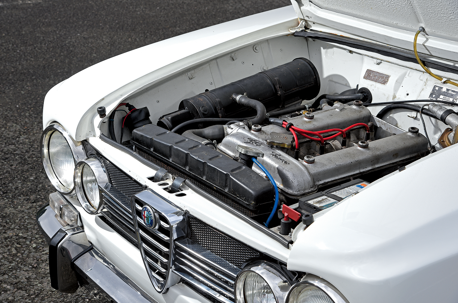 Classic & Sports Car – Jaguar Mk2 2.4 vs BMW 1800 vs Alfa Romeo 1300 TI: continental challenge