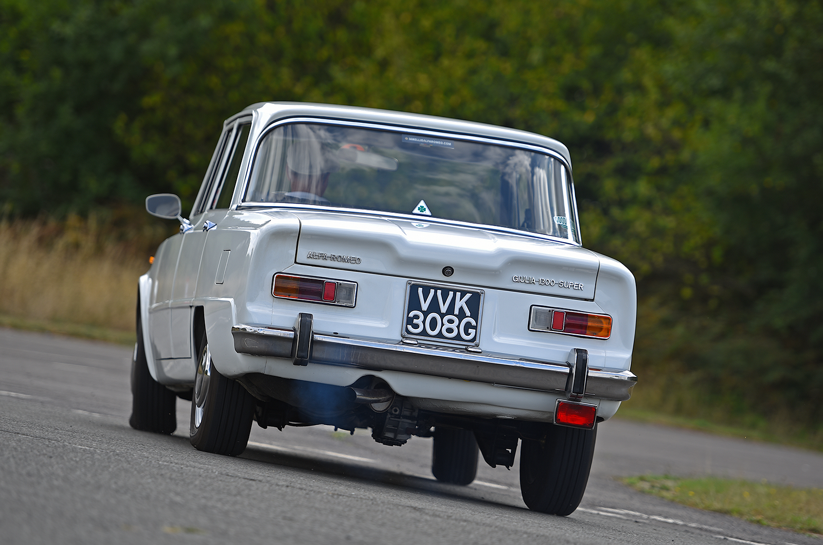 Classic & Sports Car – Jaguar Mk2 2.4 vs BMW 1800 vs Alfa Romeo 1300 TI: continental challenge