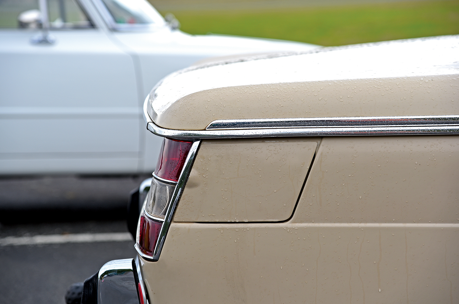 Classic & Sports Car – Jaguar Mk2 2.4 vs BMW 1800 vs Alfa Romeo 1300 TI: continental challenge