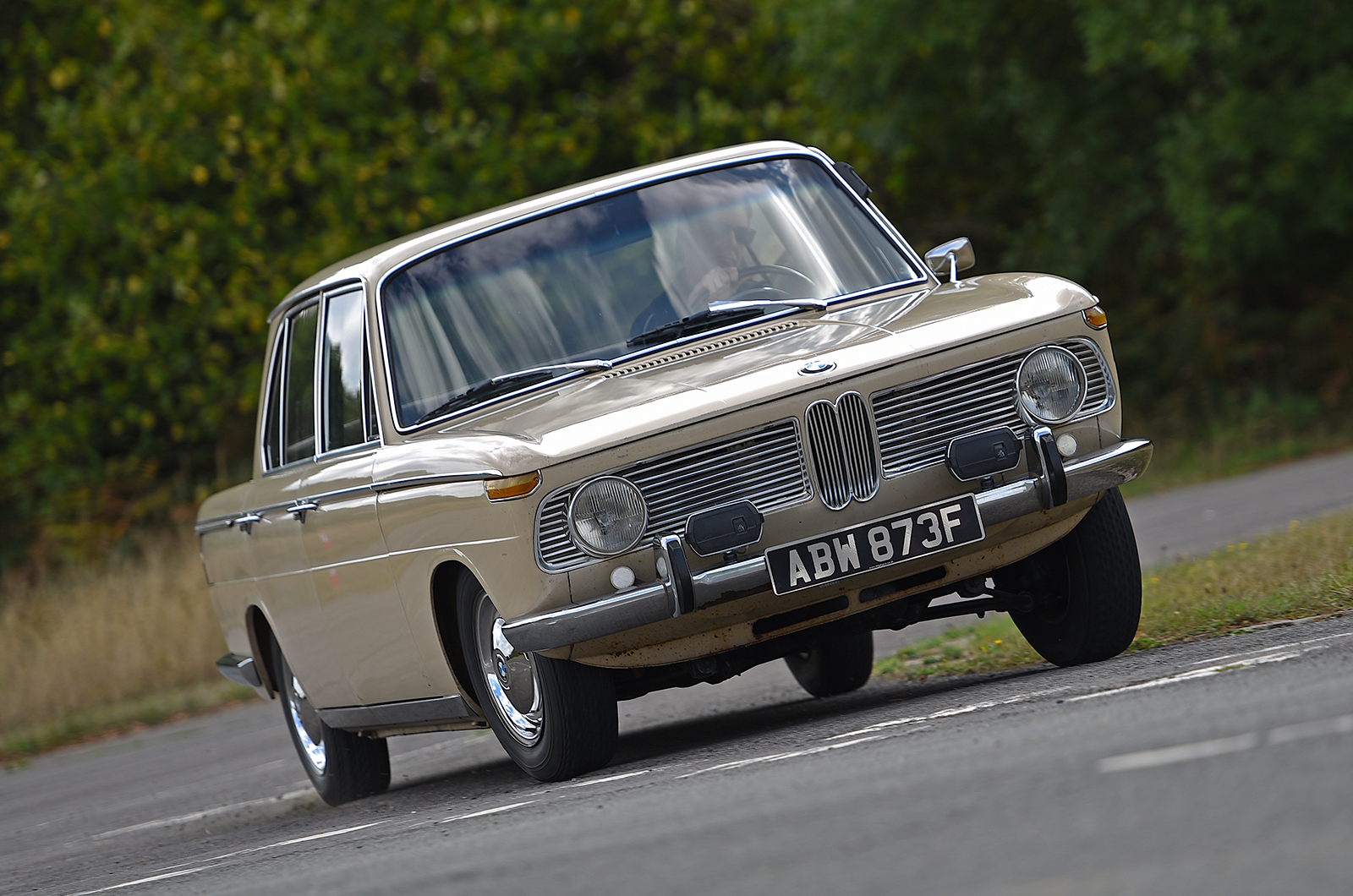 Classic & Sports Car – Jaguar Mk2 2.4 vs BMW 1800 vs Alfa Romeo 1300 TI: continental challenge