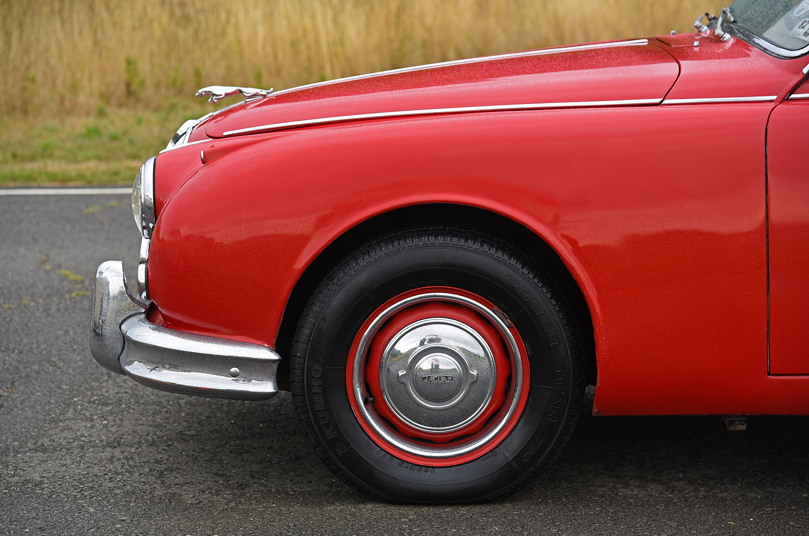 Classic & Sports Car – Jaguar Mk2 2.4 vs BMW 1800 vs Alfa Romeo 1300 TI: continental challenge