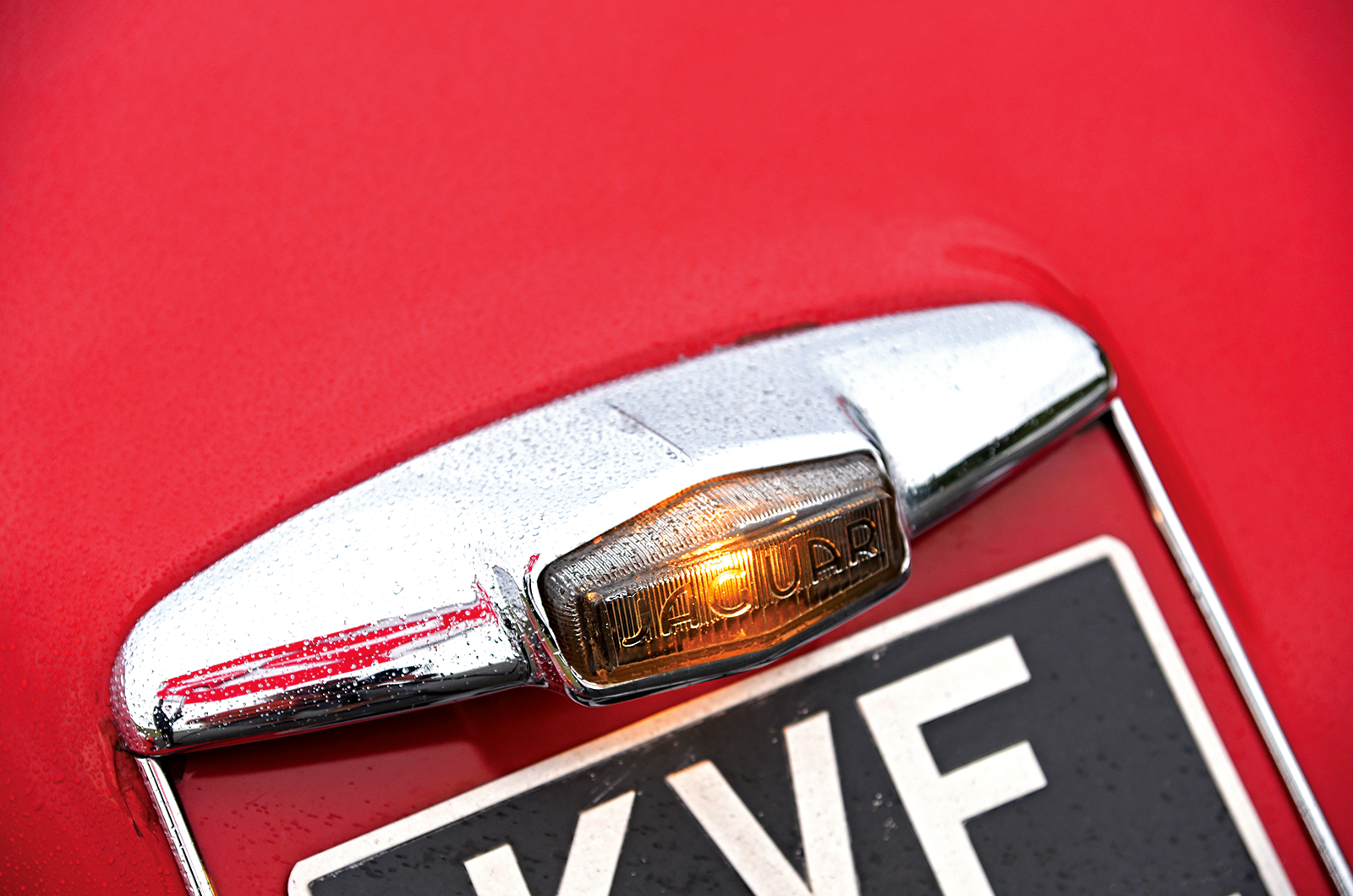 Classic & Sports Car – Jaguar Mk2 2.4 vs BMW 1800 vs Alfa Romeo 1300 TI: continental challenge