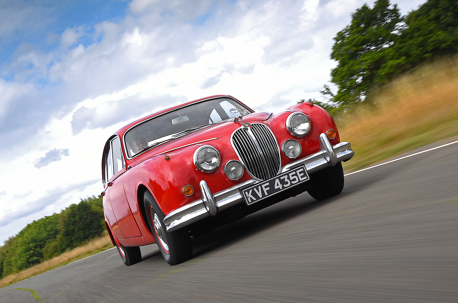 Classic & Sports Car – Jaguar Mk2 2.4 vs BMW 1800 vs Alfa Romeo 1300 TI: continental challenge