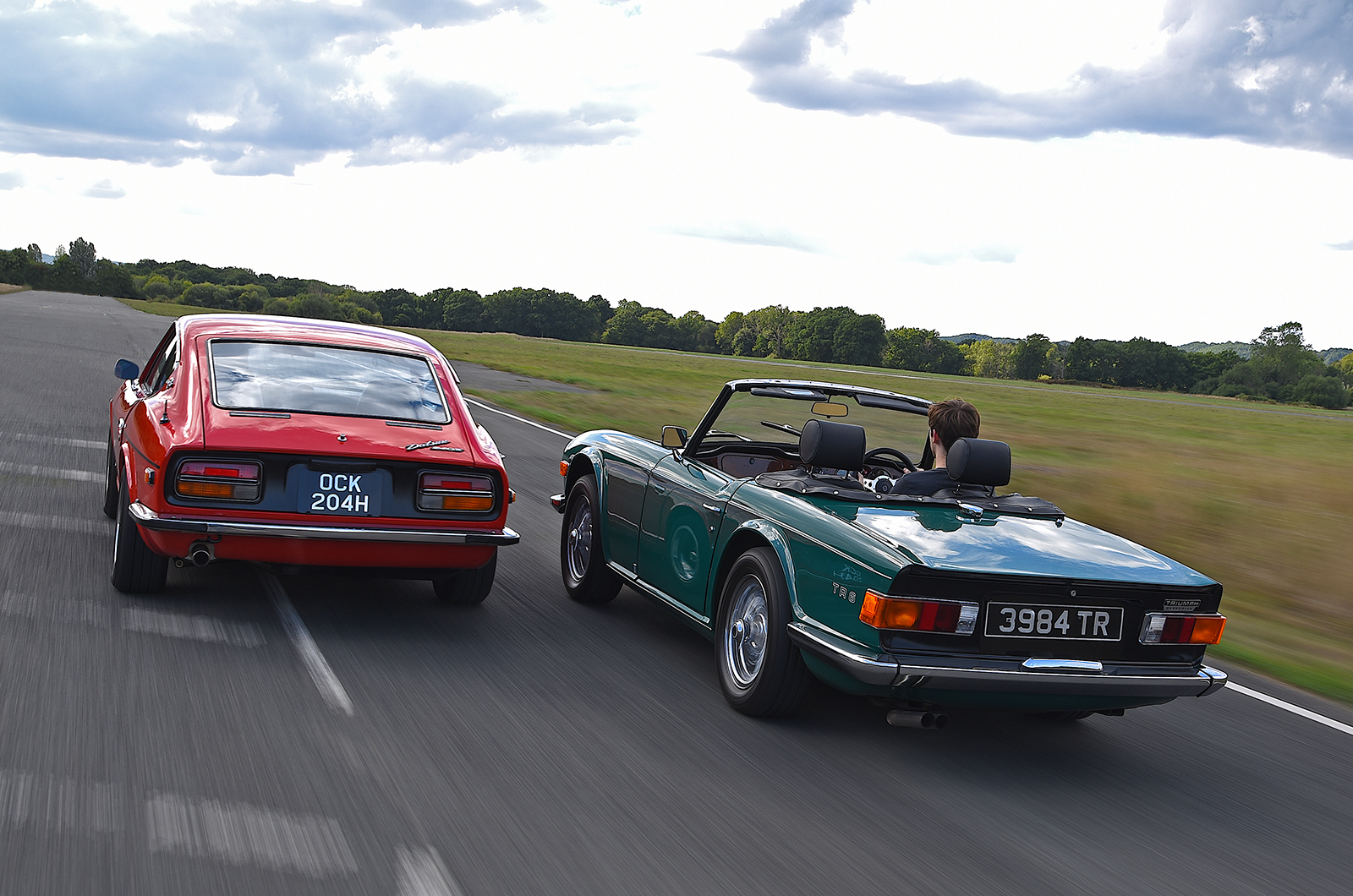 Classic & Sports Car – Datsun 240Z vs Triumph TR6: oceans apart