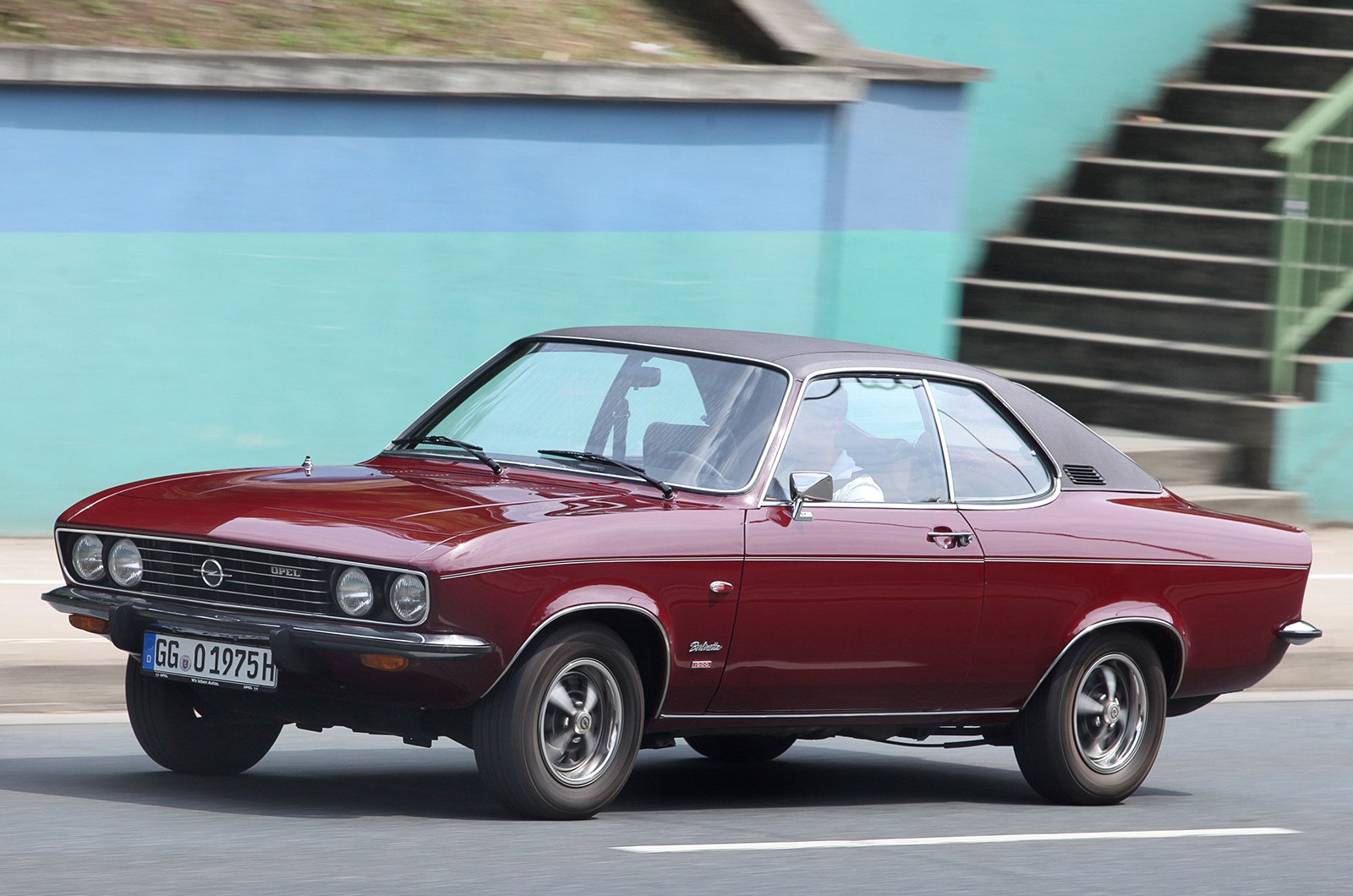 Classic & Sports Car – Opel Manta A: Blue Oval beater