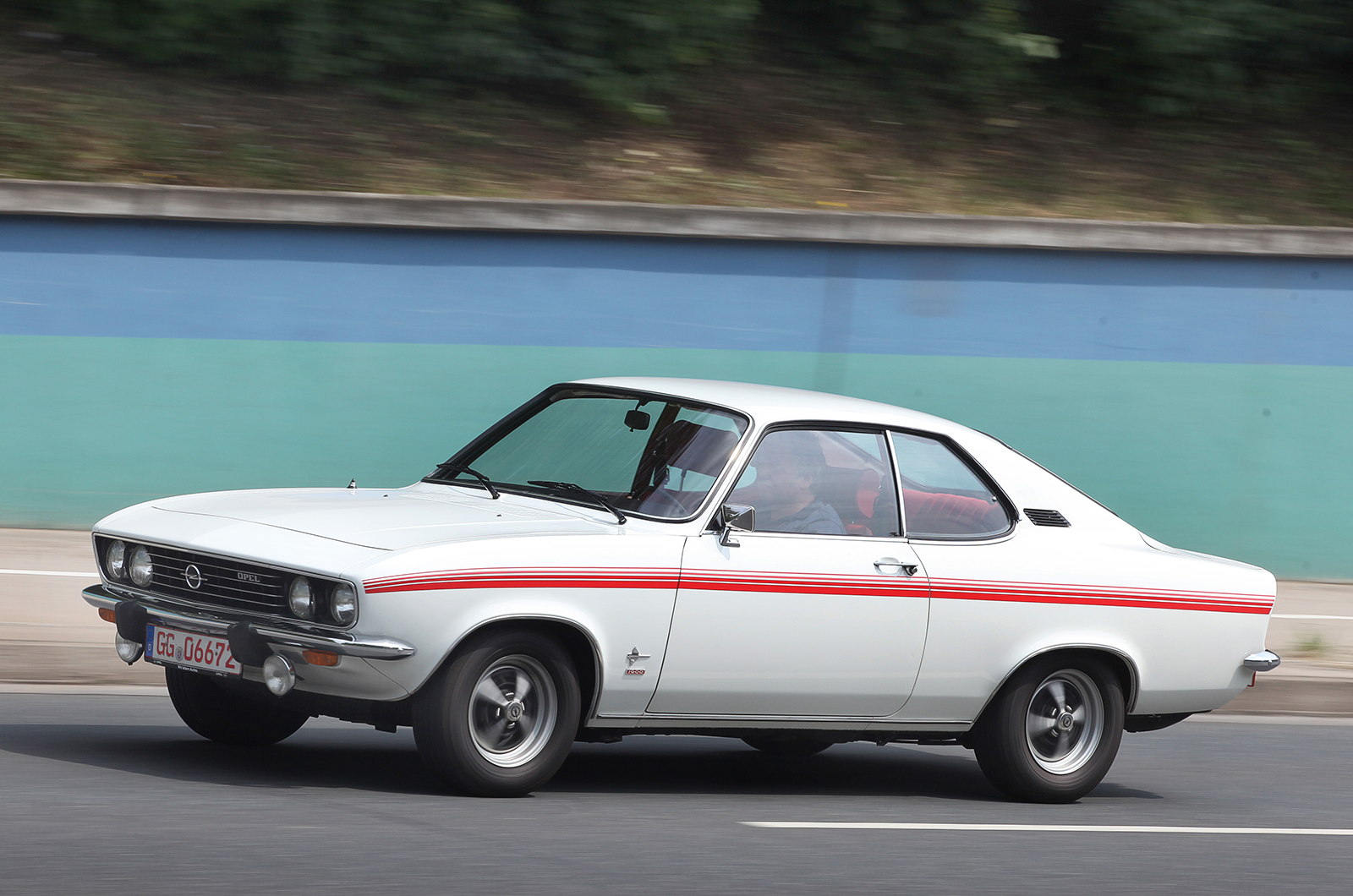 Classic & Sports Car – Opel Manta A: Blue Oval beater