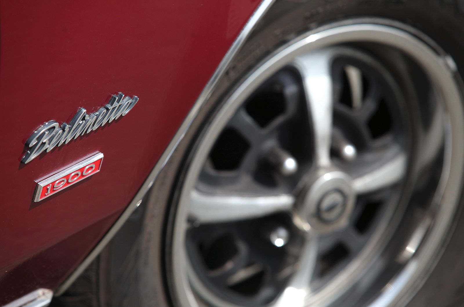 Classic & Sports Car – Opel Manta A: Blue Oval beater