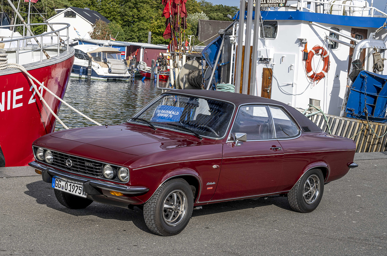 Classic & Sports Car – Opel Manta A: Blue Oval beater