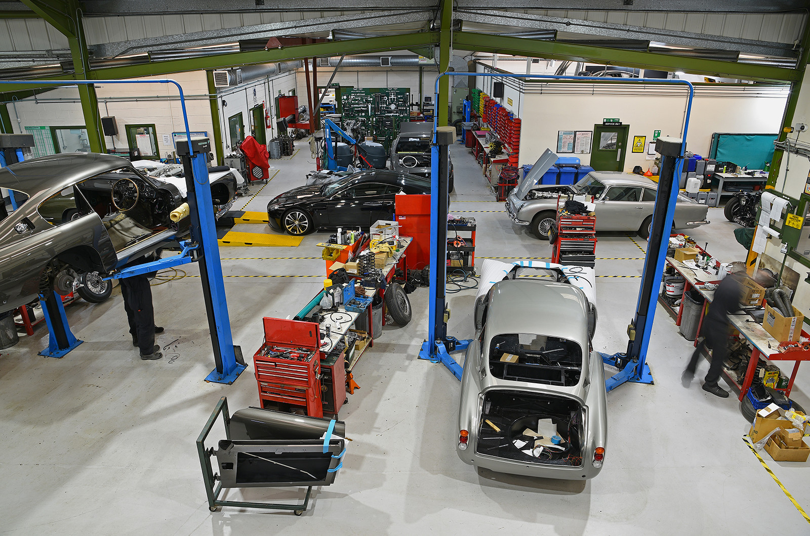 Classic & Sports Car – The specialist: Aston Workshop