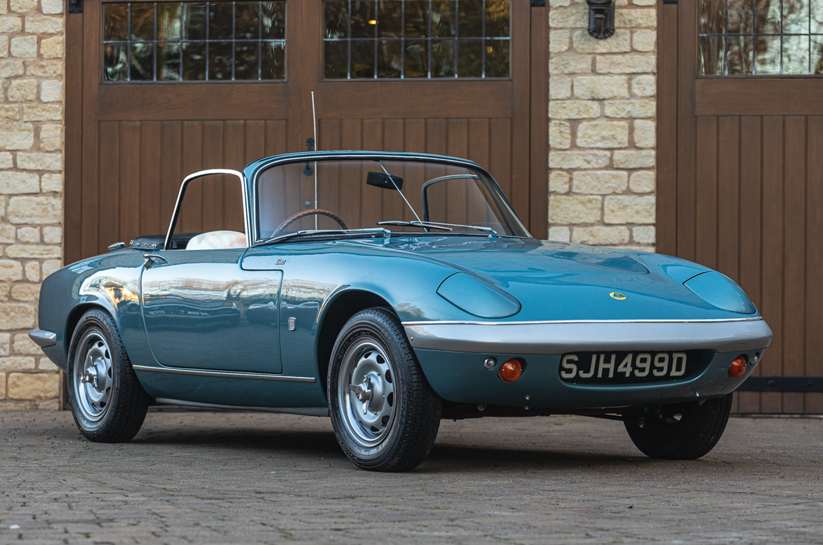 Classic & Sports Car – Ford Sierra Cosworth RS500 stars in record-breaking auction