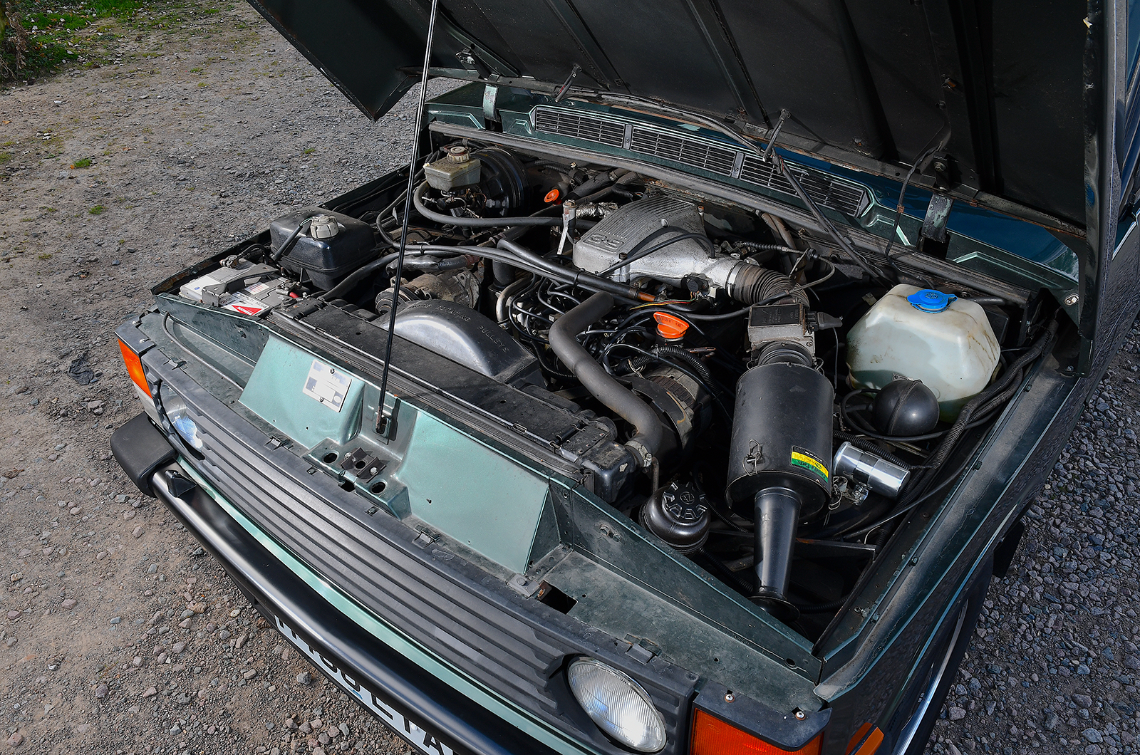 Classic & Sports Car – Jeep Cherokee 4.0 Limited vs Range Rover 3.9 SE: Uncle Sam fights back