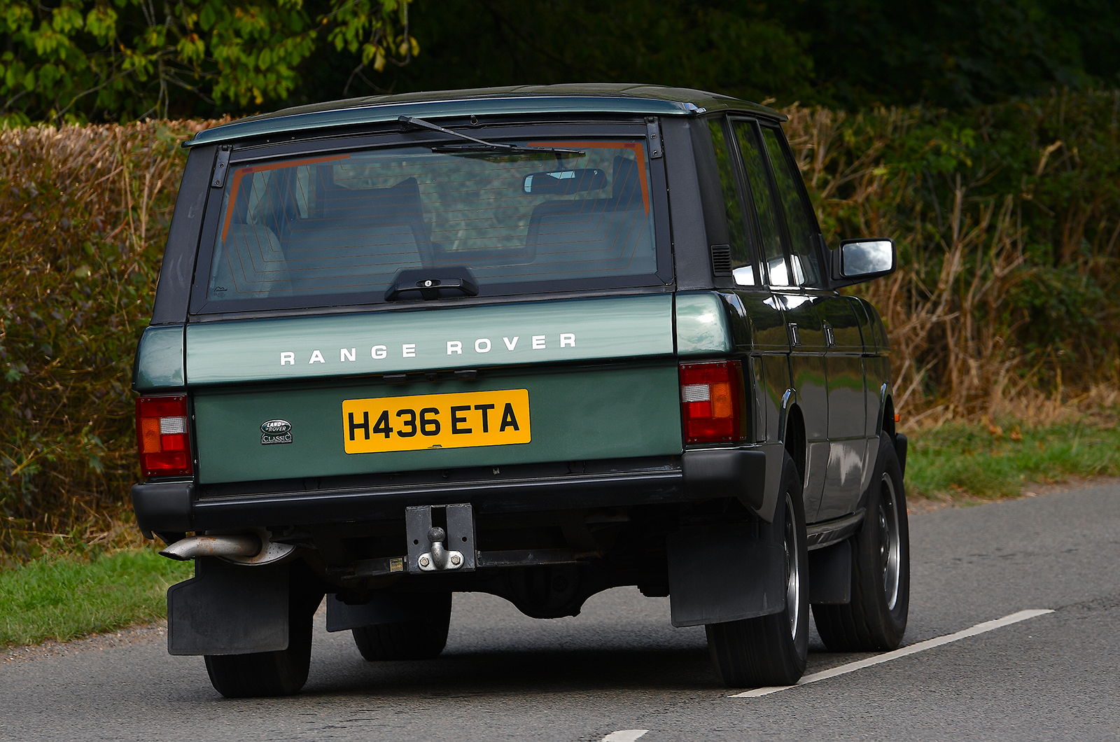 Classic & Sports Car – Jeep Cherokee 4.0 Limited vs Range Rover 3.9 SE: Uncle Sam fights back