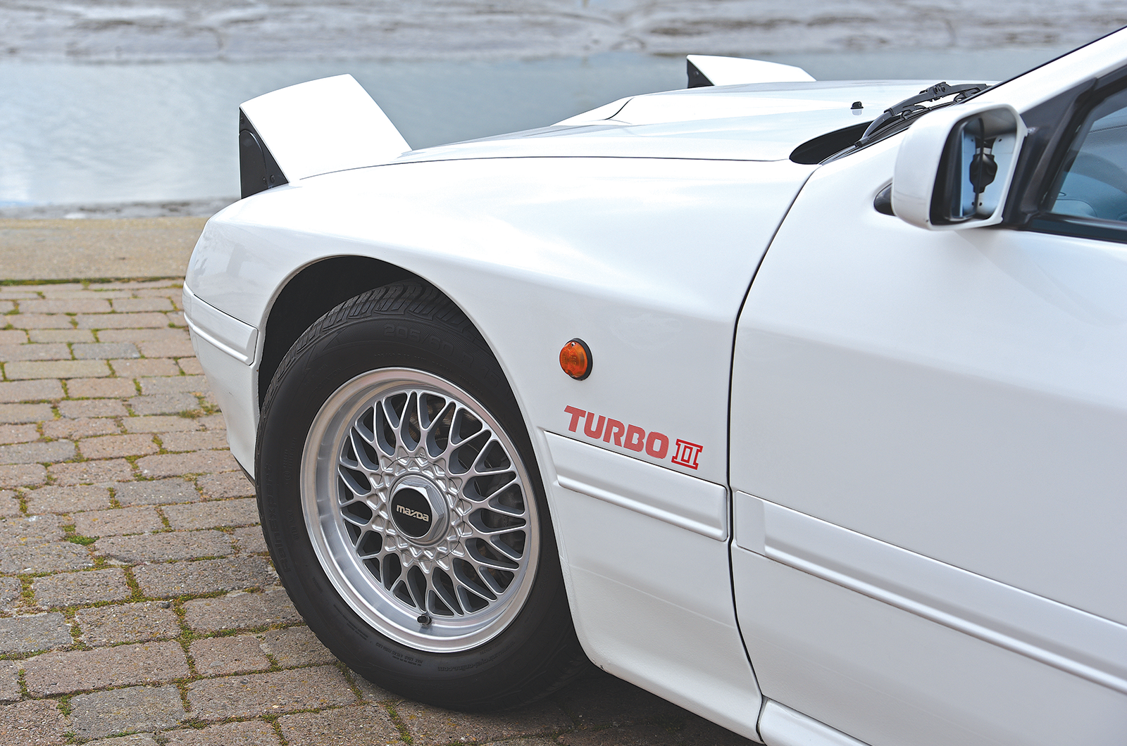 Classic & Sports Car – Mazda FC RX-7 Cabriolet vs Porsche 944 S2 Cabriolet: blue sky thinking