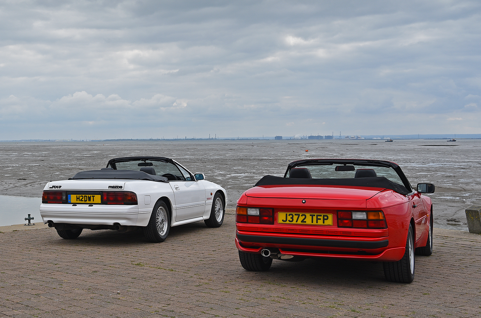 Classic & Sports Car – Mazda FC RX-7 Cabriolet vs Porsche 944 S2 Cabriolet: blue sky thinking