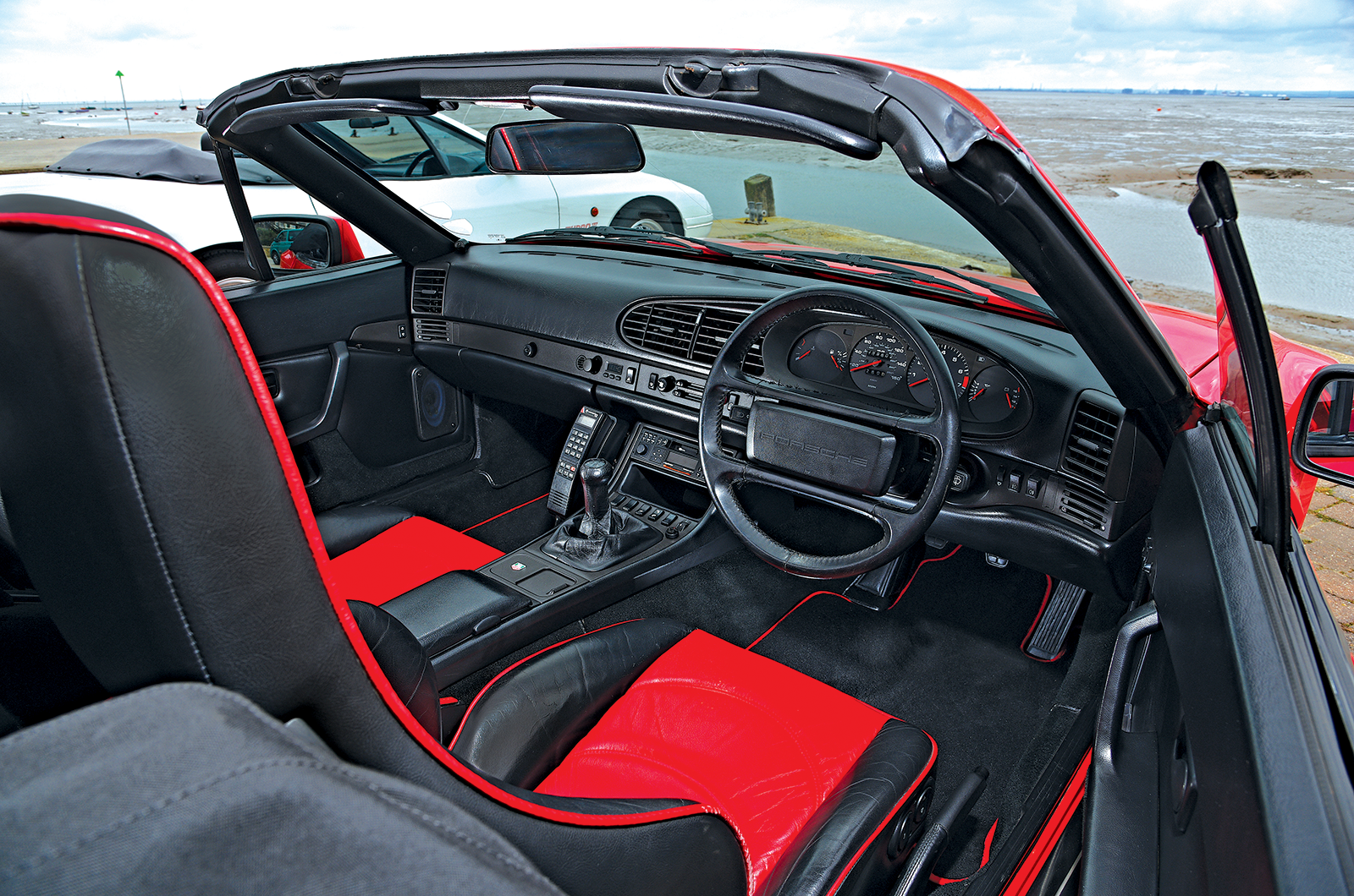 Classic & Sports Car – Mazda FC RX-7 Cabriolet vs Porsche 944 S2 Cabriolet: blue sky thinking