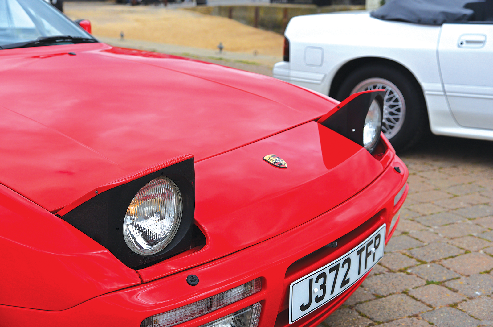 Classic & Sports Car – Mazda FC RX-7 Cabriolet vs Porsche 944 S2 Cabriolet: blue sky thinking