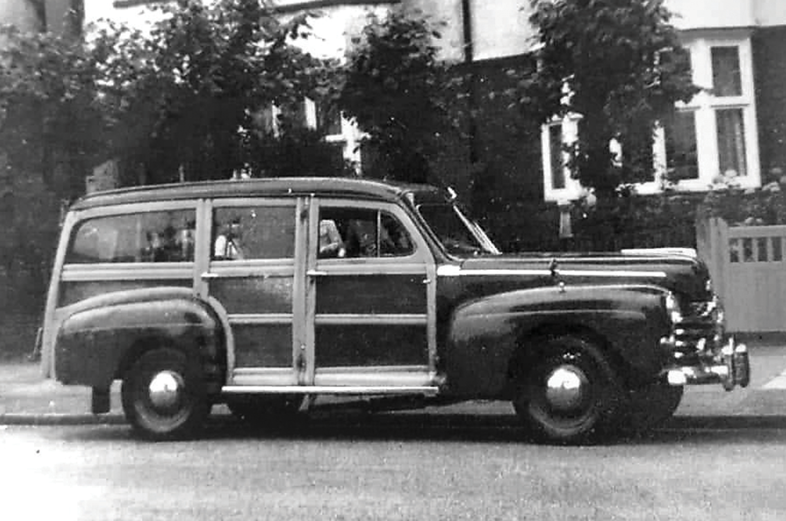 Classic & Sports Car – Your classic: Ford V8 Super Deluxe woodie