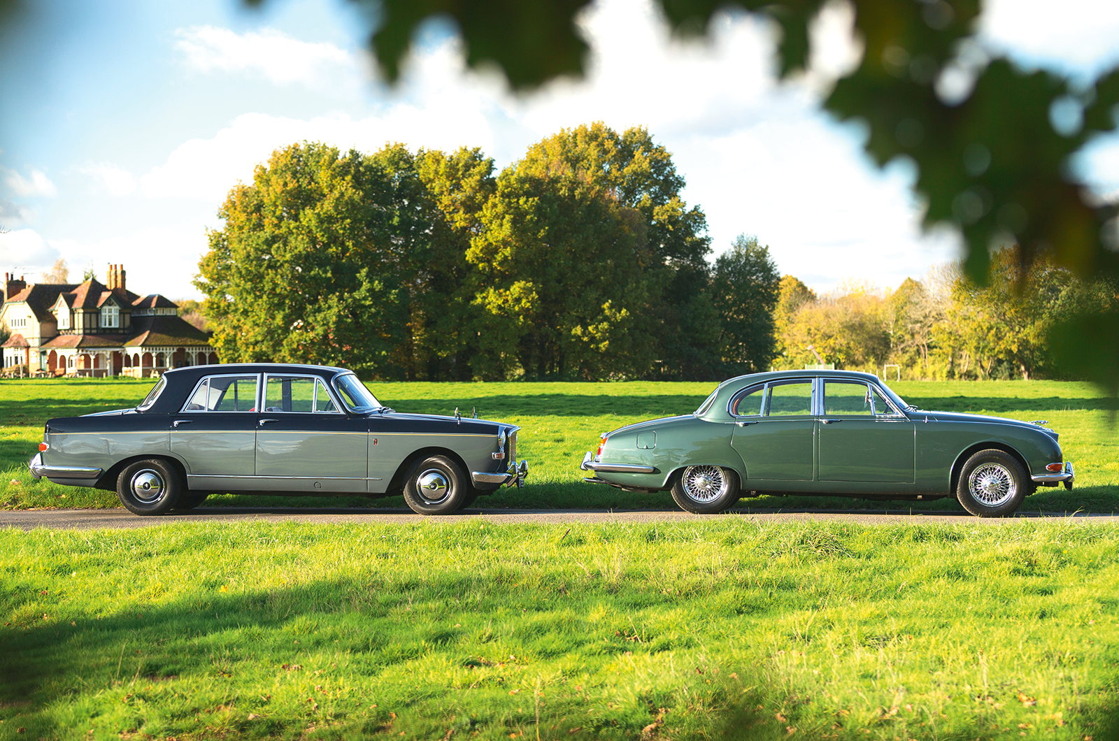 Classic & Sports Car – Jaguar S-type 3.4 vs Vanden Plas 4 litre R: meeting in the middle