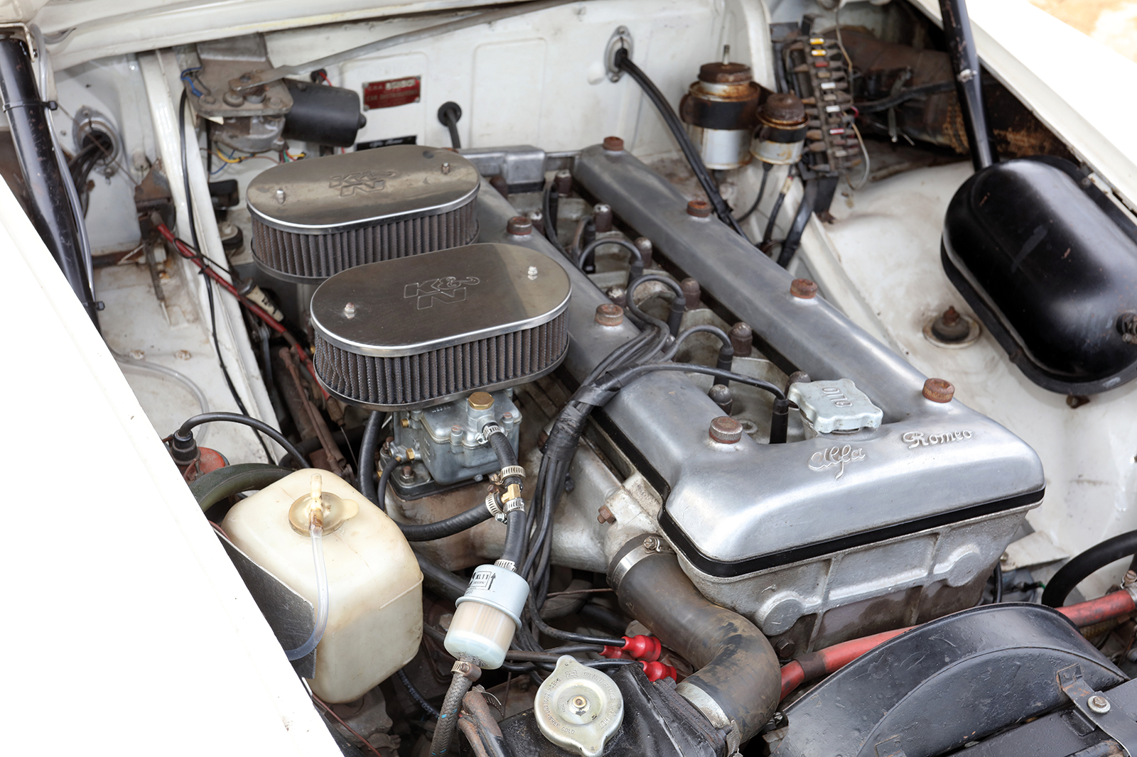 Classic & Sports Car – Alfa Romeo 1900 Super vs 2600 Berlina: Milan’s post-war saloons