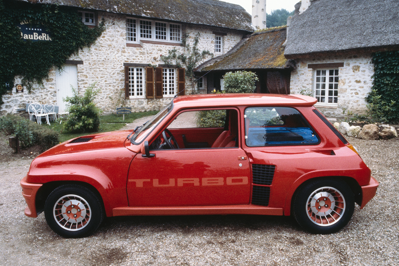 Classic & Sports Car – French classics to star at London Concours