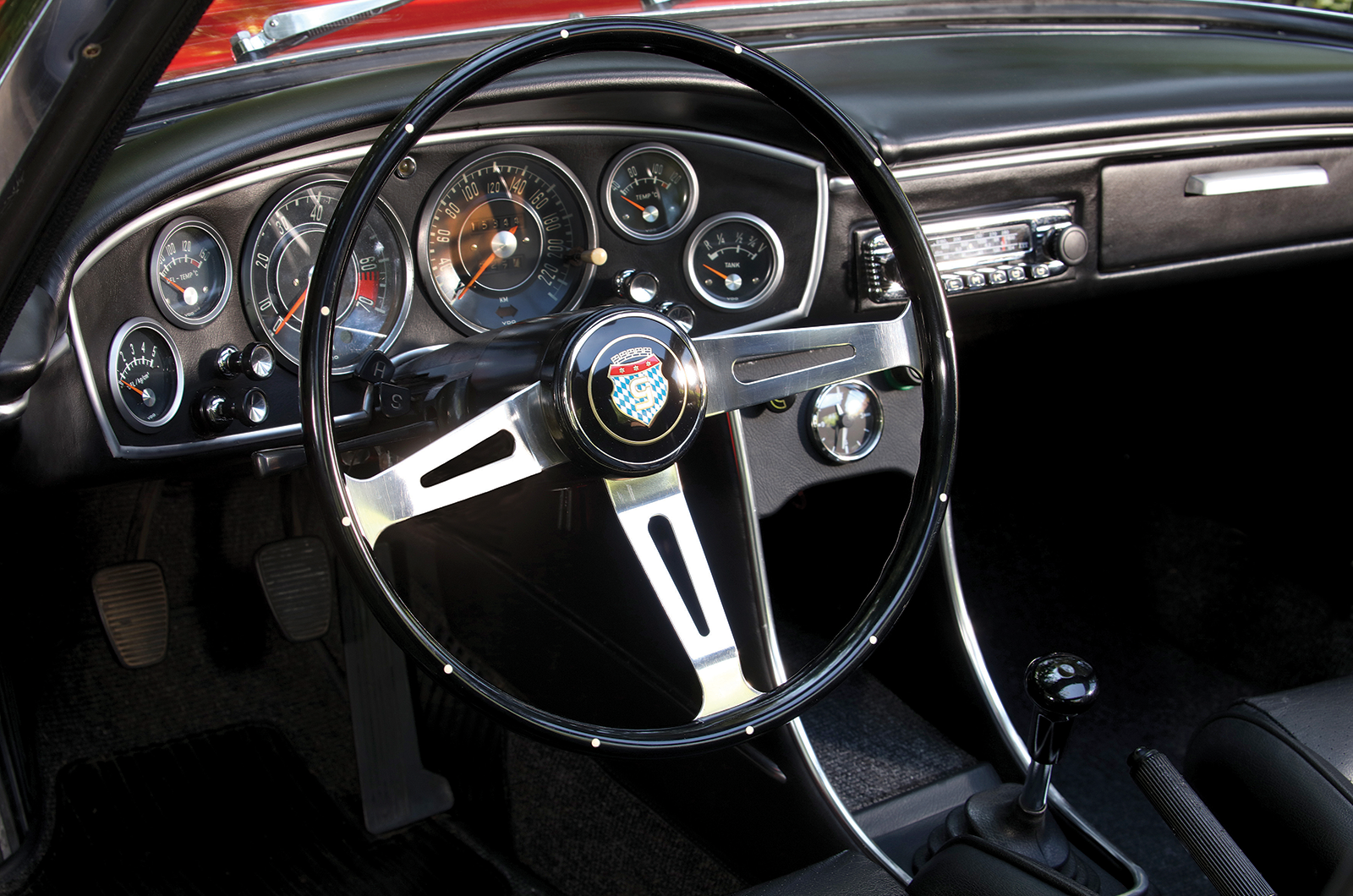 Classic & Sports Car – Glas 2600 V8 vs BMW-Glas 1600 GT: Frua’s German oddities