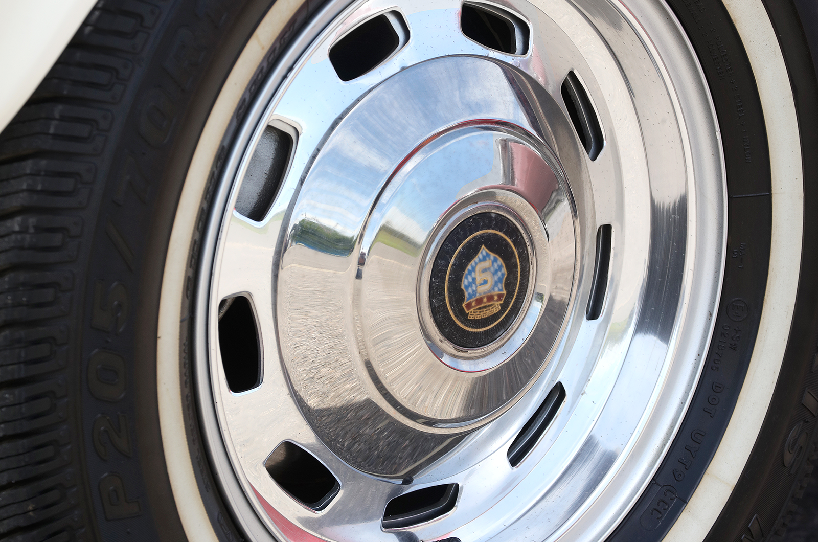 Classic & Sports Car – Glas 2600 V8 vs BMW-Glas 1600 GT: Frua’s German oddities