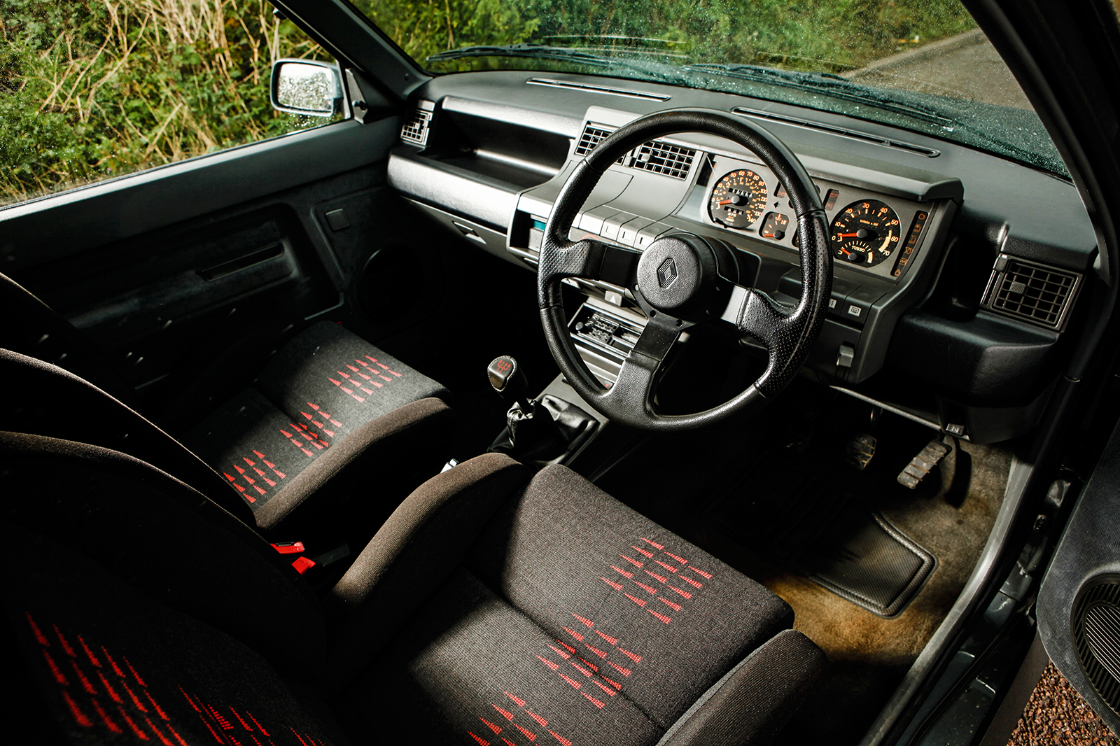 Classic & Sports Car – Renault 5 GT turbo vs Lancia Delta HF turbo ie: small cars, big punch