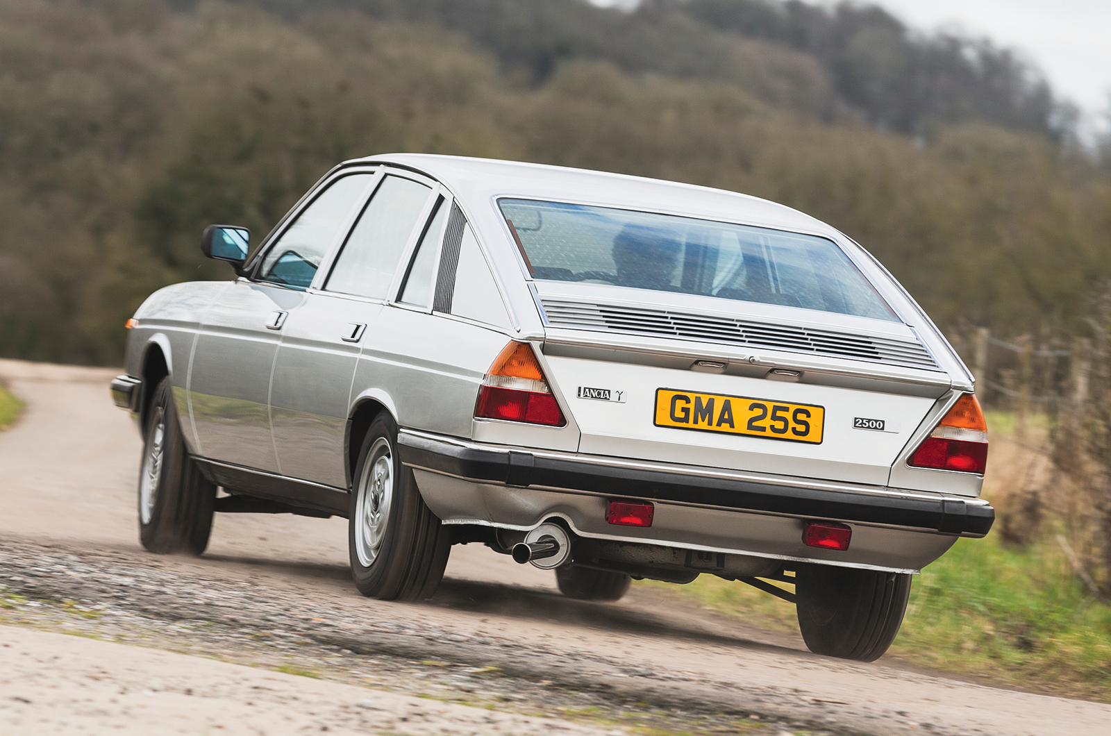 Classic & Sports Car – Citroën CX 2400 GTi vs Lancia Gamma Berlina: living separate lives