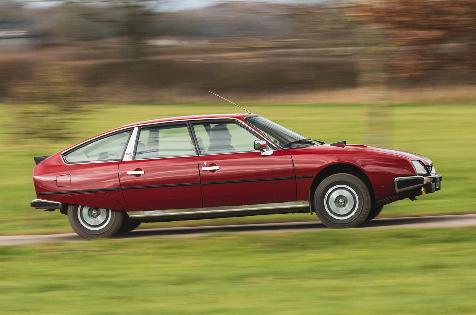 Classic & Sports Car – Citroën CX 2400 GTi vs Lancia Gamma Berlina: living separate lives
