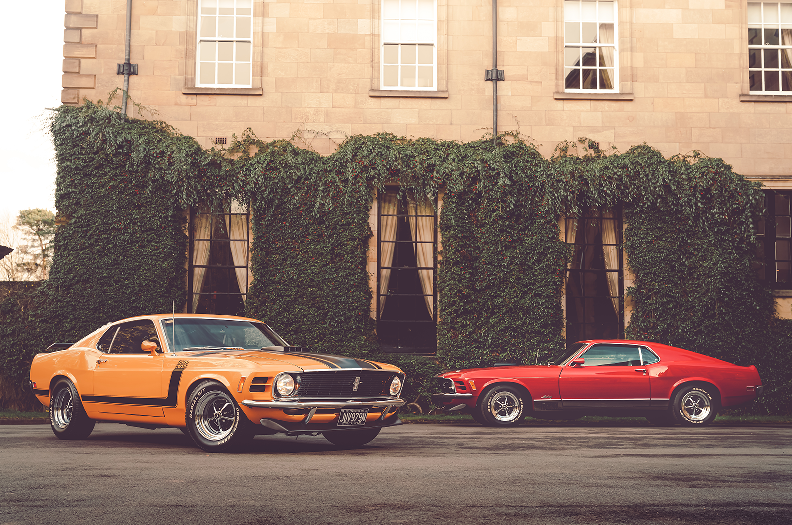 Classic & Sports Car – Ford Mustang Boss 302 vs Mach 1: two trick ponies