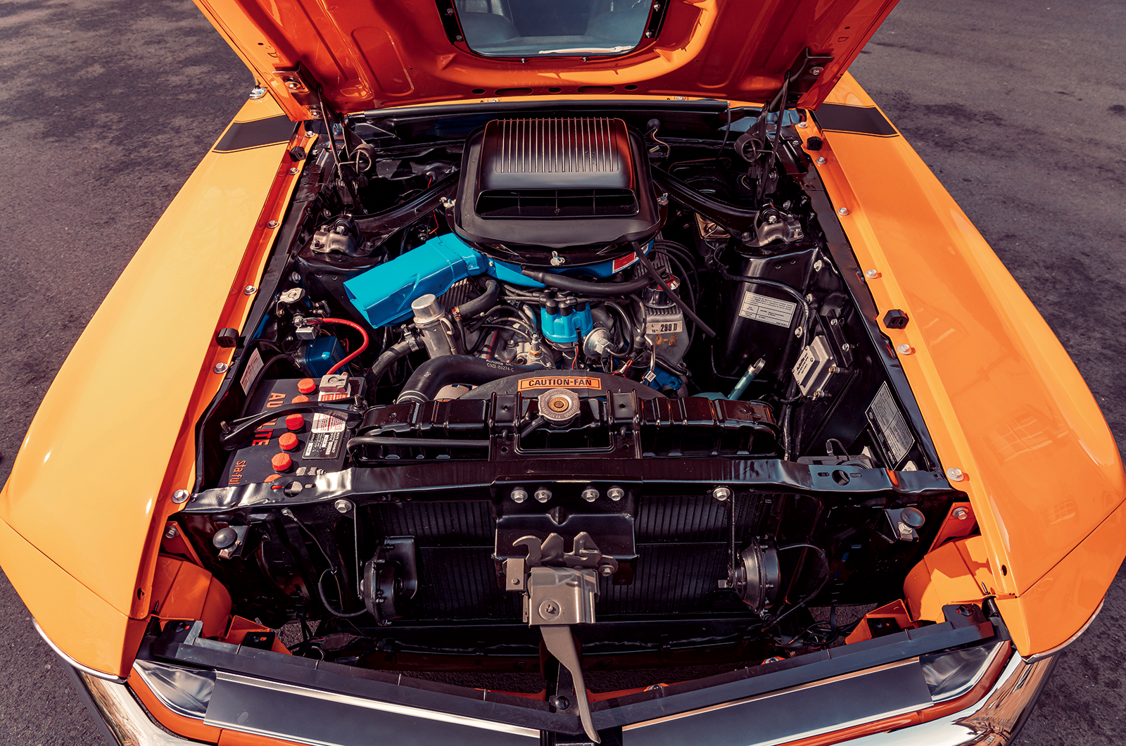 Classic & Sports Car – Ford Mustang Boss 302 vs Mach 1: two trick ponies