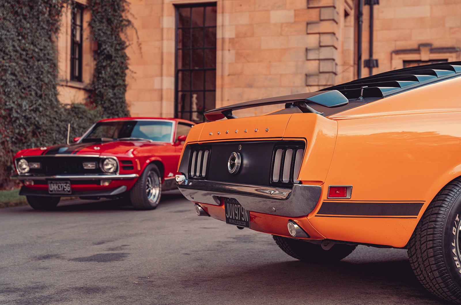 Classic & Sports Car – Ford Mustang Boss 302 vs Mach 1: two trick ponies