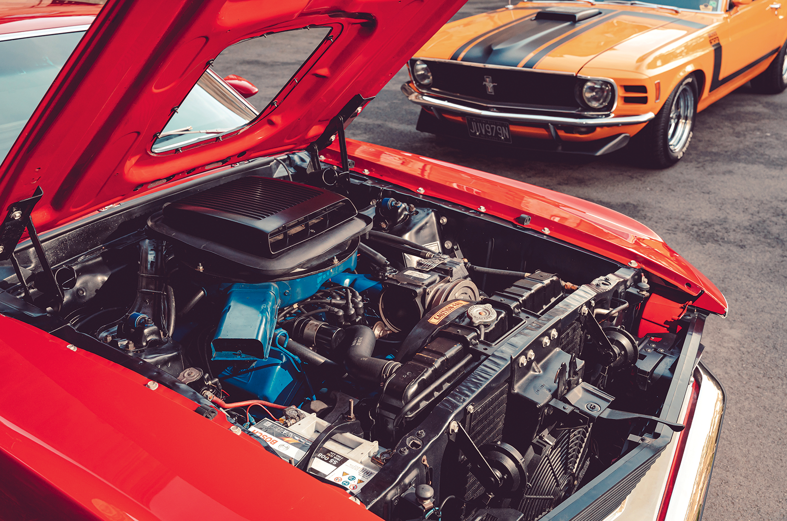 Classic & Sports Car – Ford Mustang Boss 302 vs Mach 1: two trick ponies