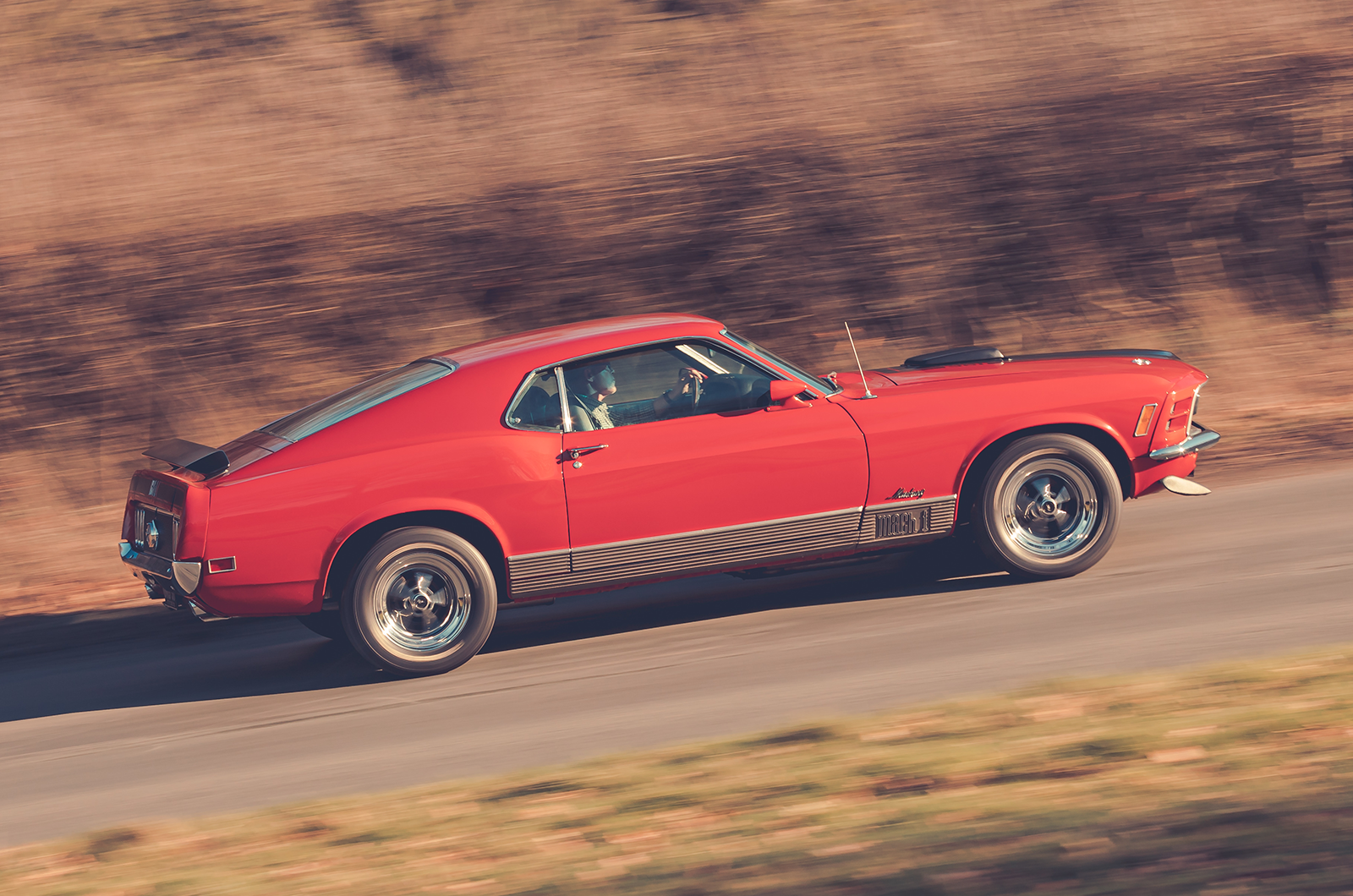 Classic & Sports Car – Ford Mustang Boss 302 vs Mach 1: two trick ponies