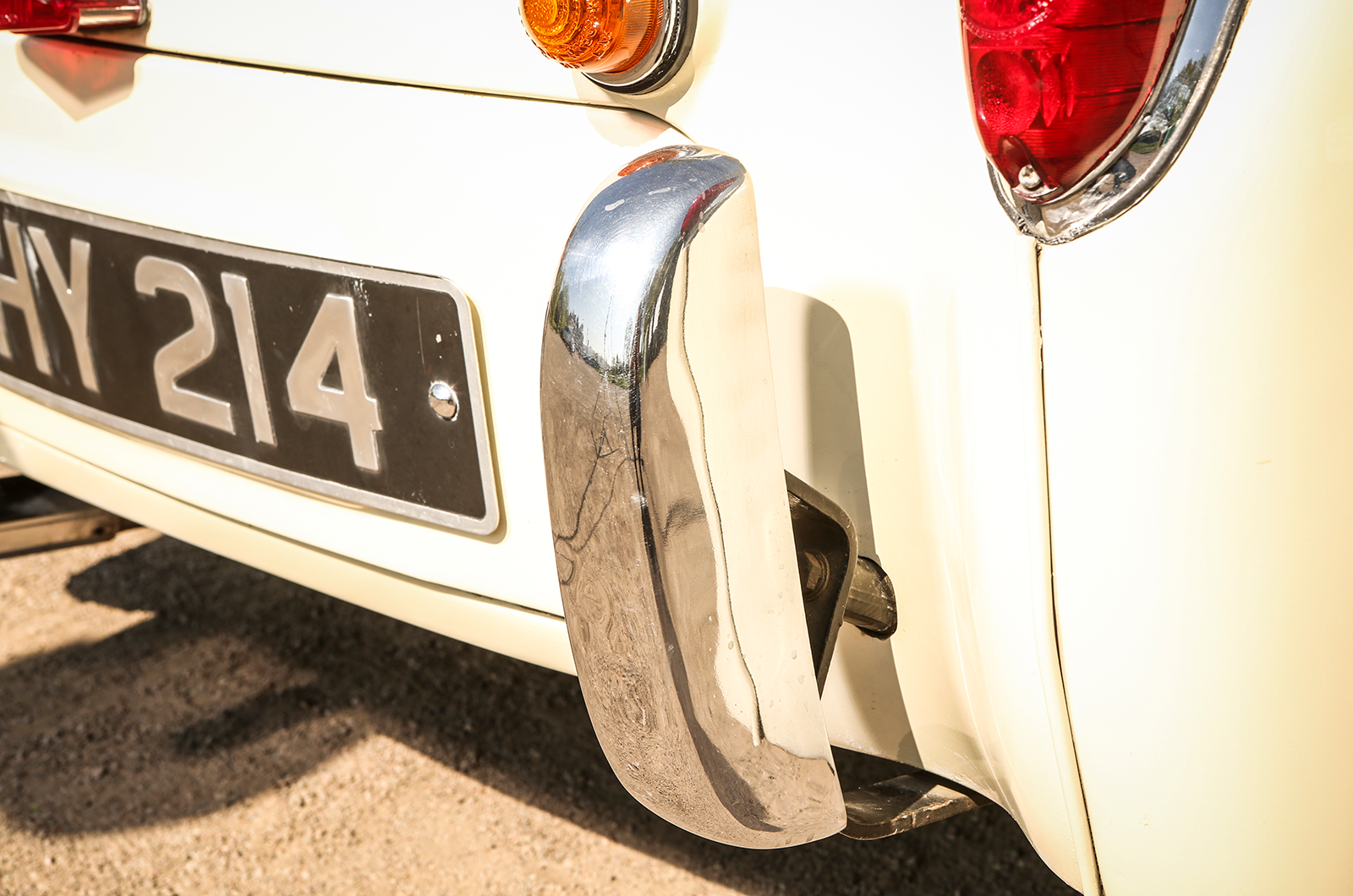 Classic & Sports Car – Triumph TR2 vs Swallow Doretti: genetic engineering