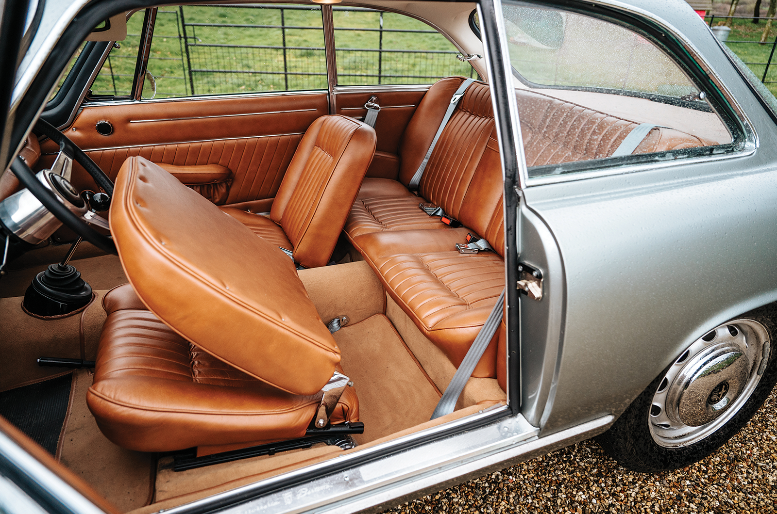 Classic & Sports Car – Alfa Romeo 2000 Sprint vs Bristol 406: the connoisseur’s choice