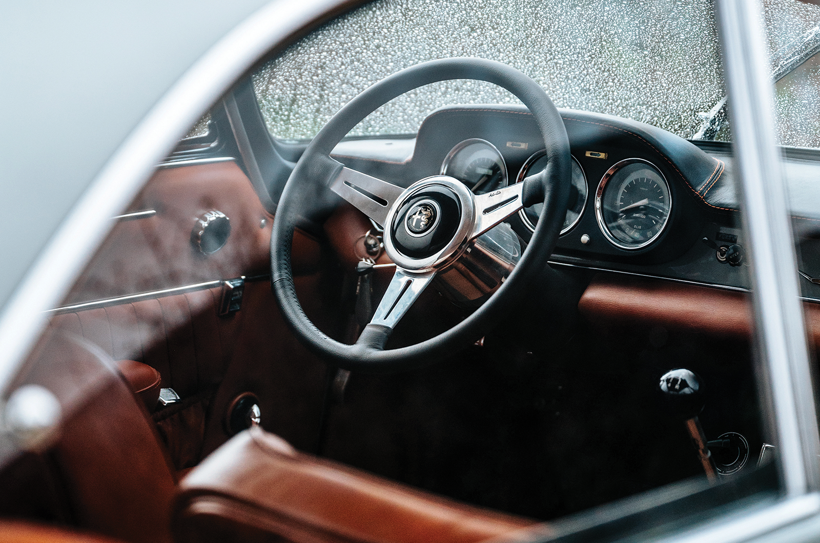 Classic & Sports Car – Alfa Romeo 2000 Sprint vs Bristol 406: the connoisseur’s choice