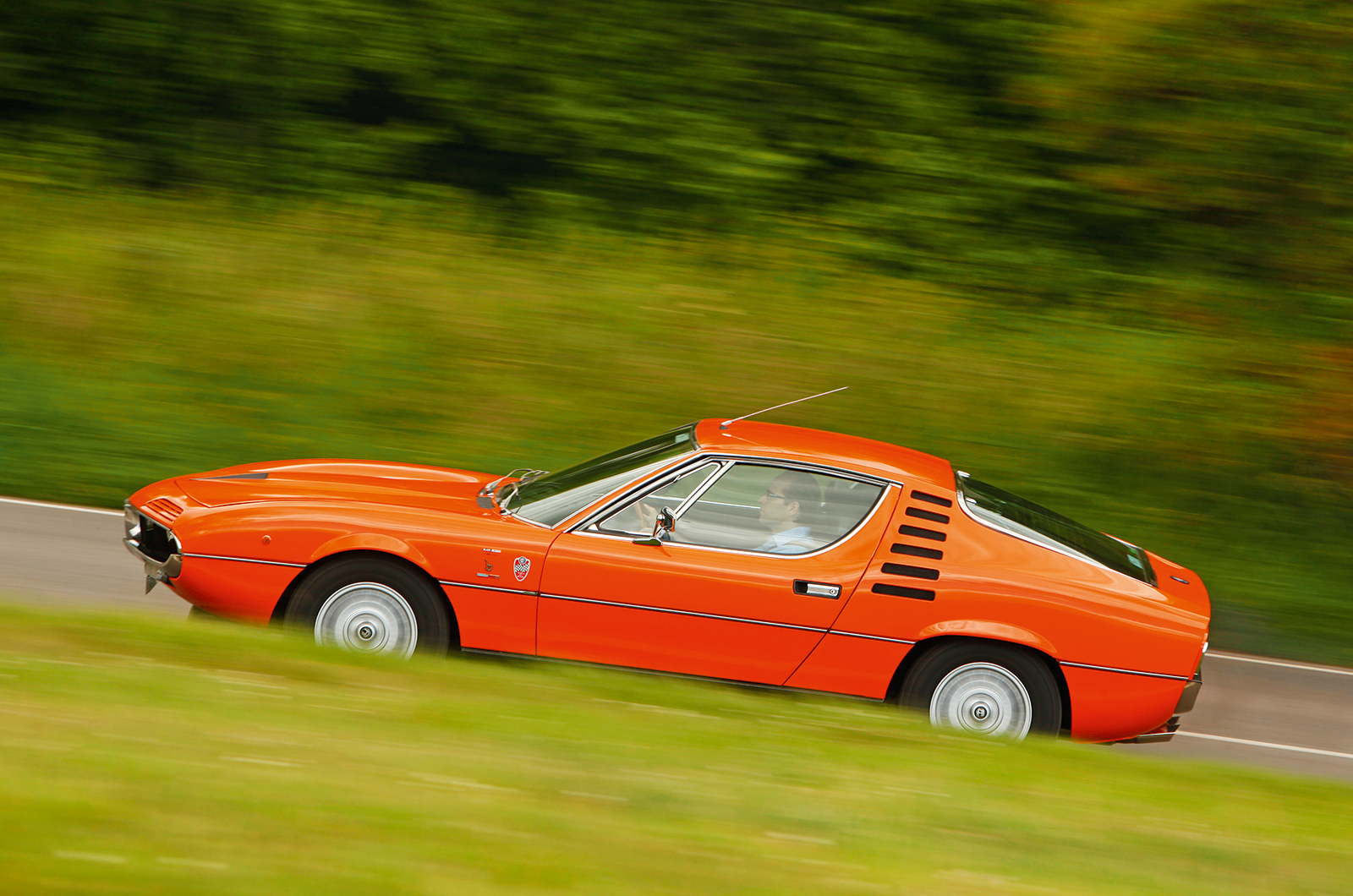 Classic & Sports Car – Alfa Romeo SZ vs Montreal: bucking the trend in style