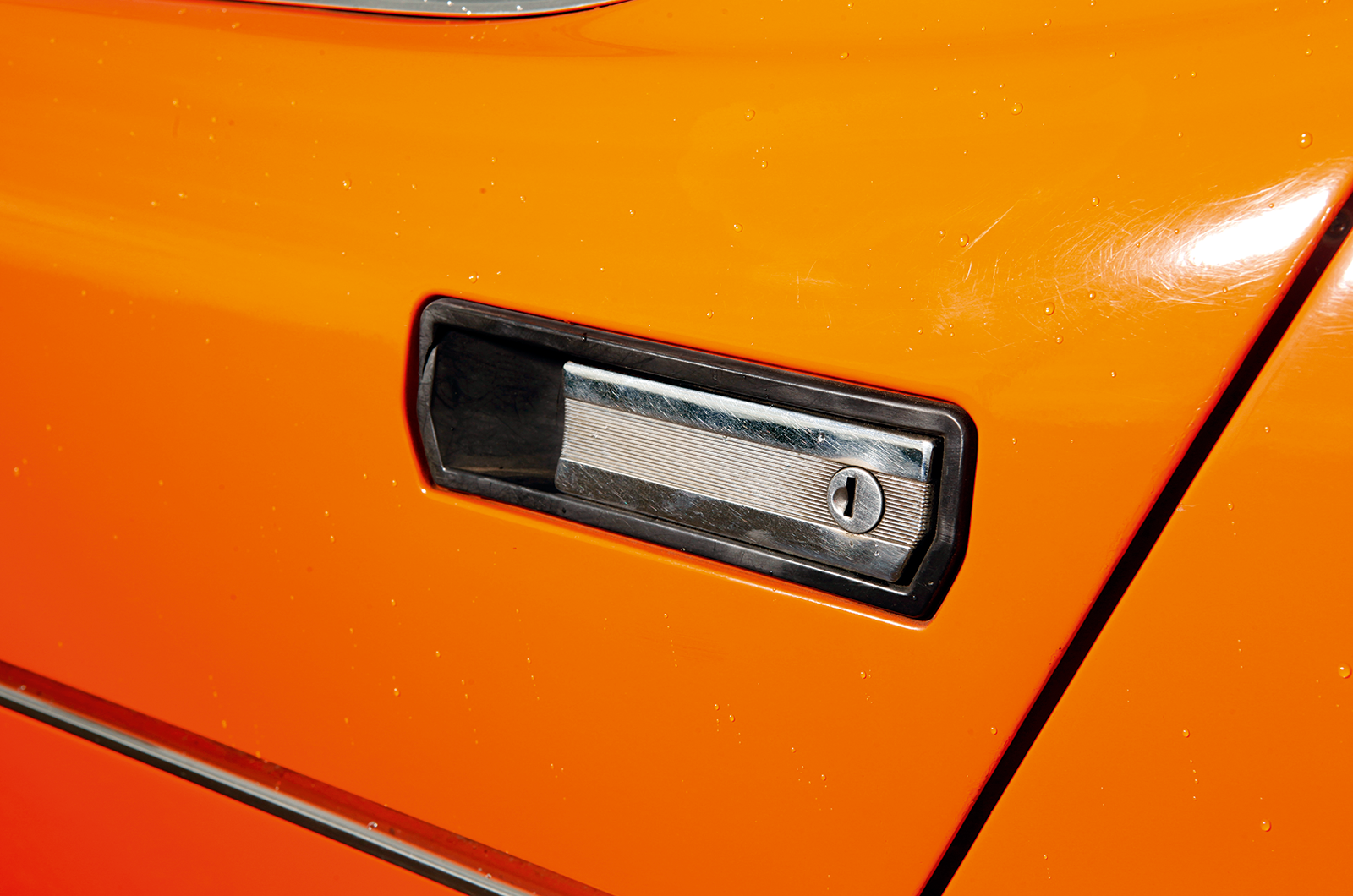 Classic & Sports Car – Alfa Romeo SZ vs Montreal: bucking the trend in style