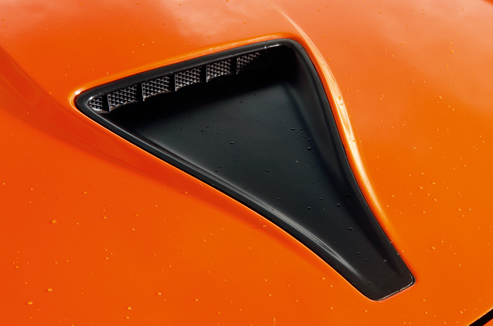 Classic & Sports Car – Alfa Romeo SZ vs Montreal: bucking the trend in GTV