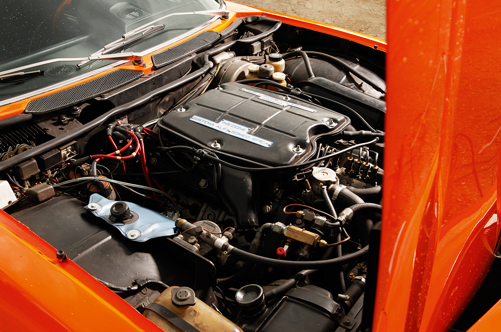 Classic & Sports Car – Alfa Romeo SZ vs Montreal: bucking the trend in style