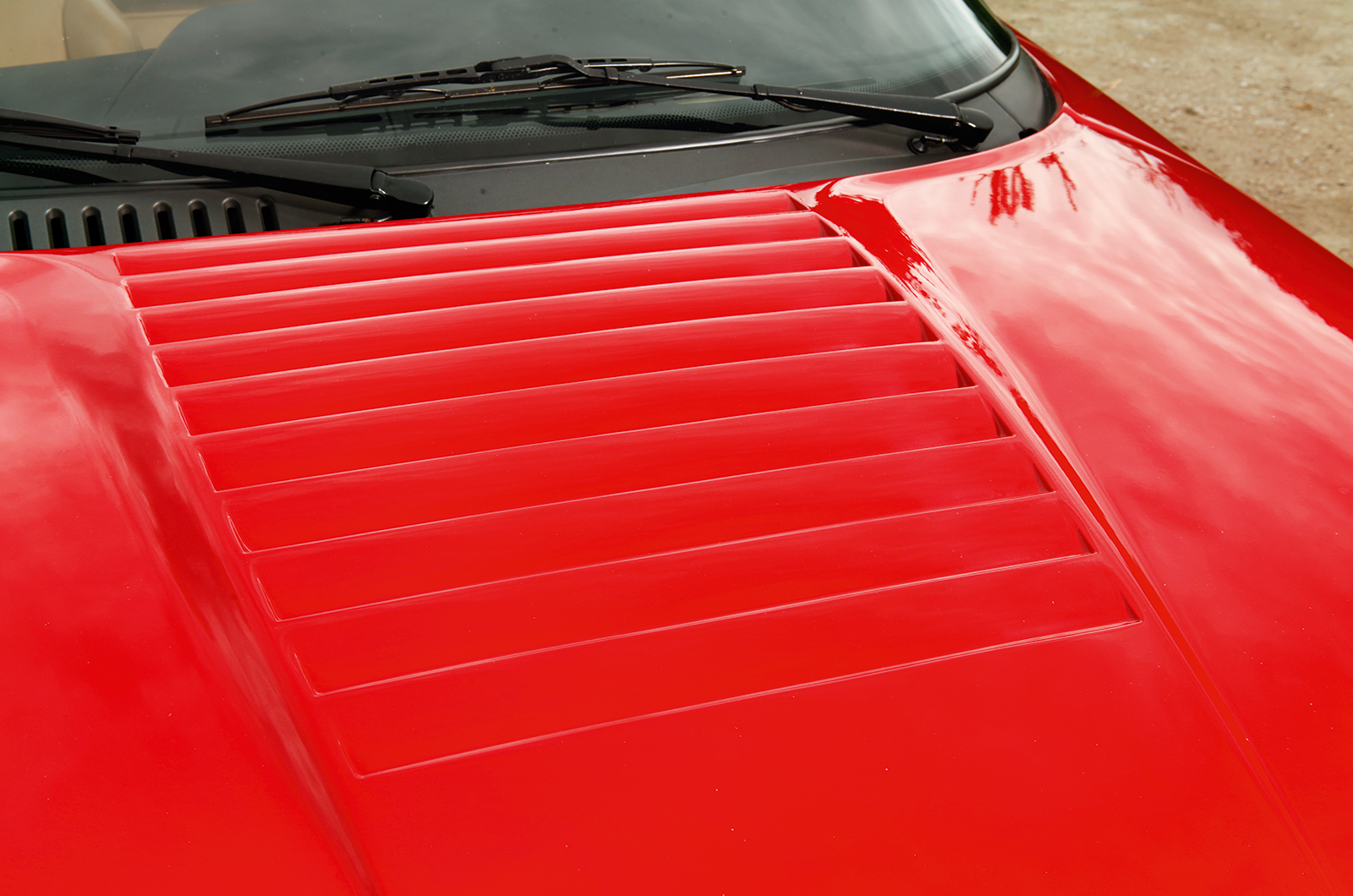 Classic & Sports Car – Alfa Romeo SZ vs Montreal: bucking the trend in style