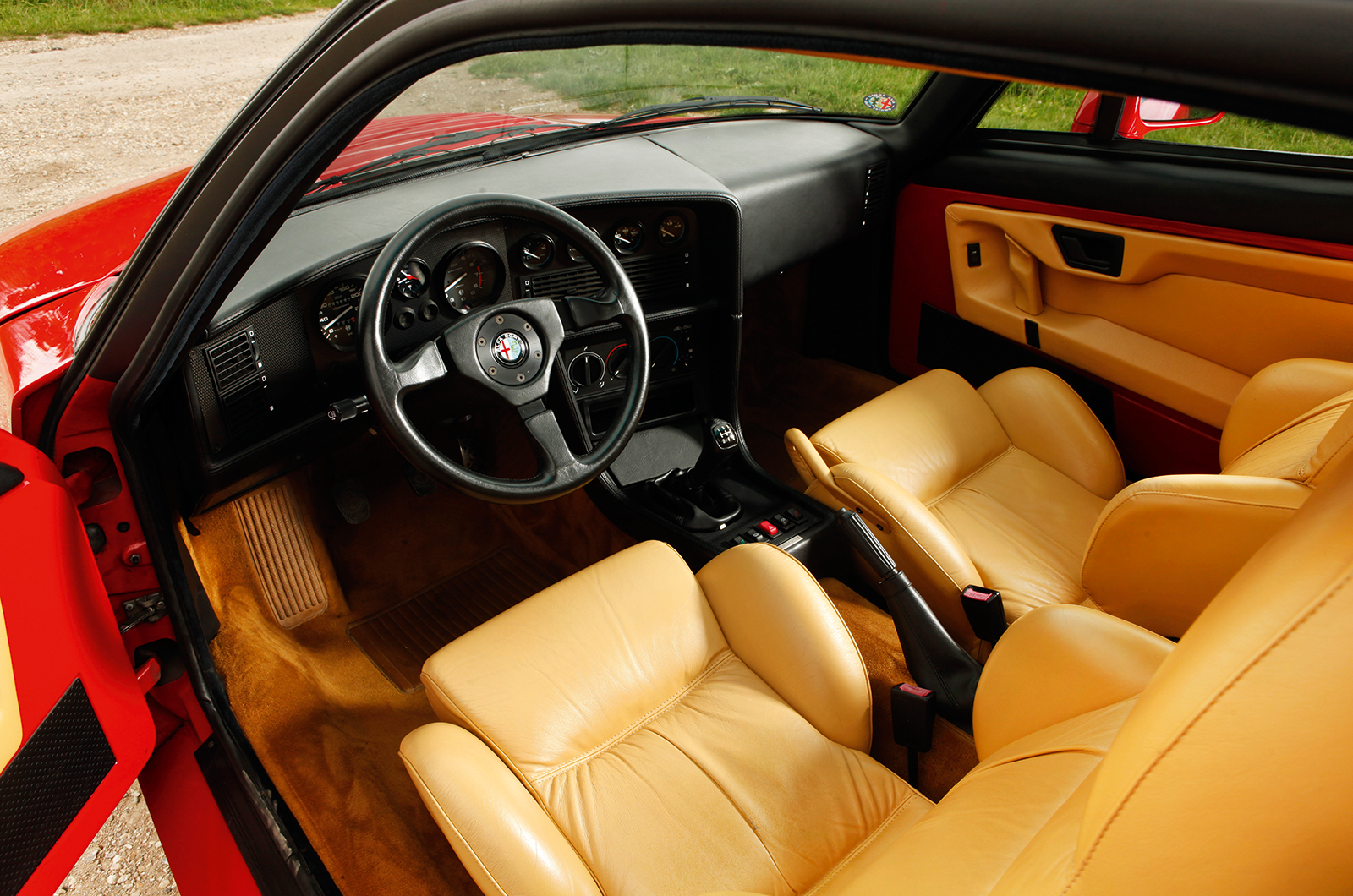 Classic & Sports Car – Alfa Romeo SZ vs Montreal: bucking the trend in style