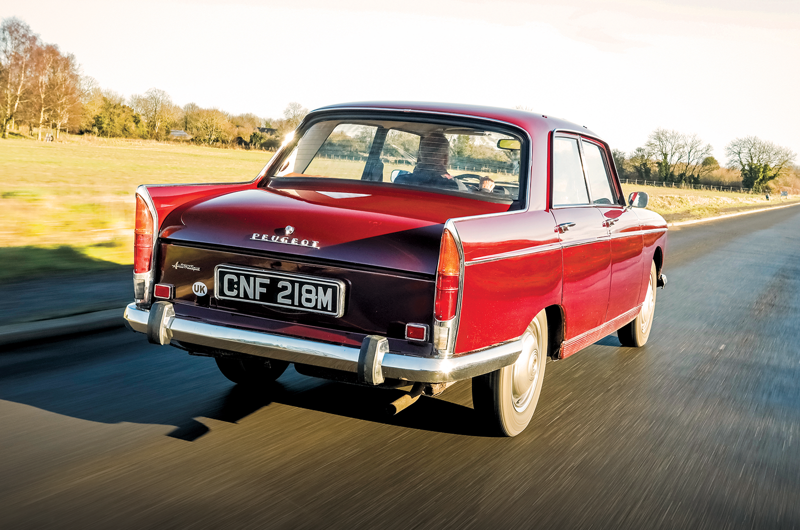 Classic & Sports Car – Fiat 1500L vs Peugeot 404: the shape of things to come