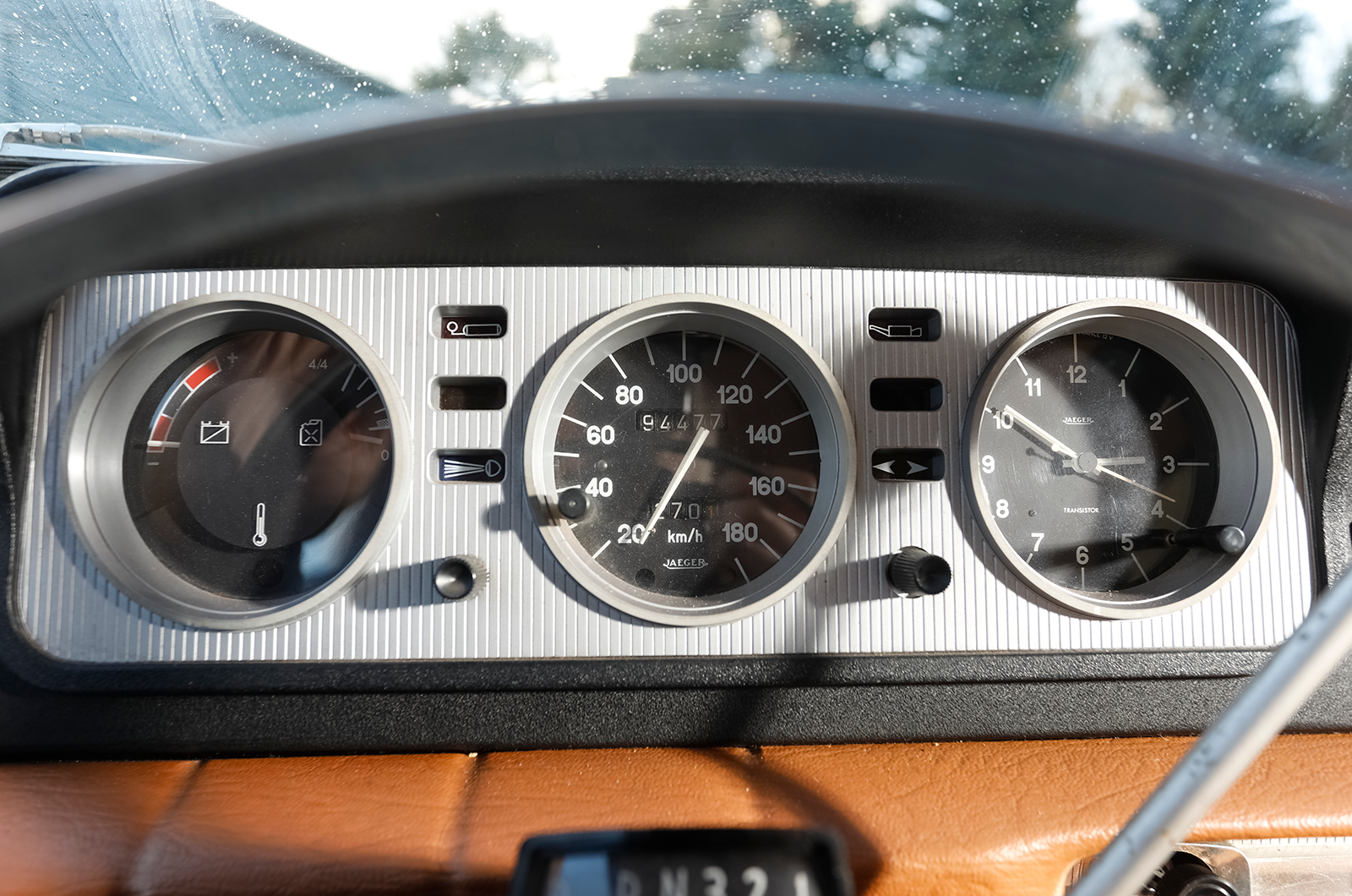 Classic & Sports Car – Fiat 1500L vs Peugeot 404: the shape of things to come