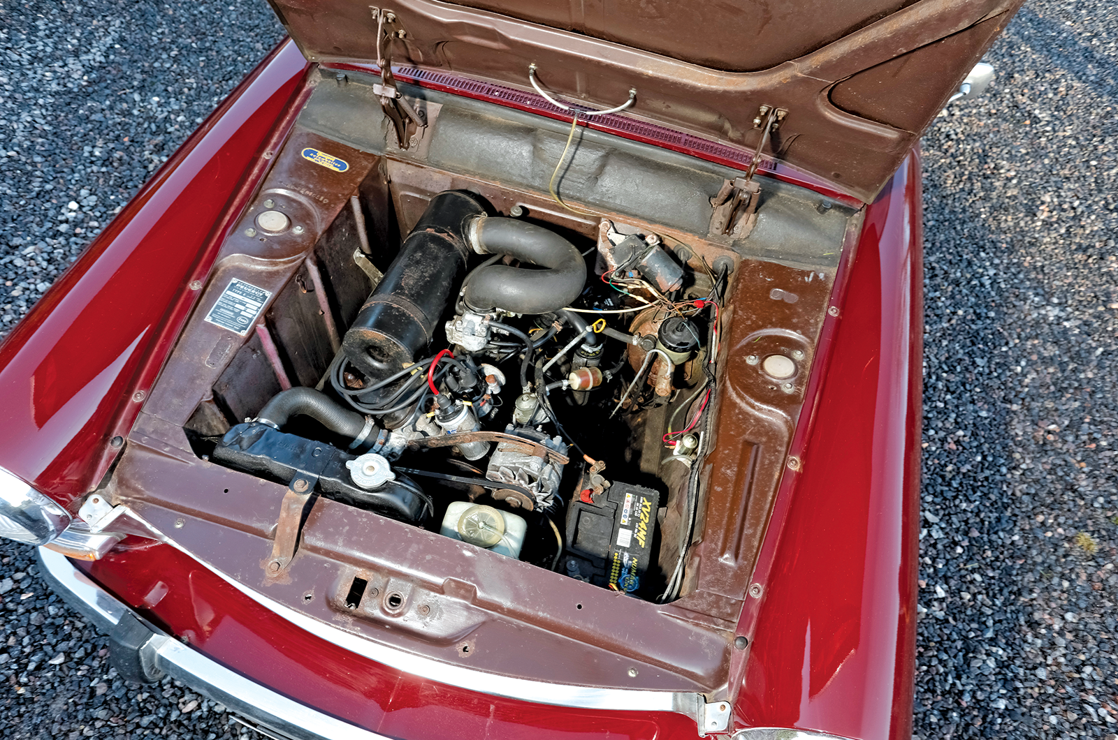 Classic & Sports Car – Fiat 1500L vs Peugeot 404: the shape of things to come