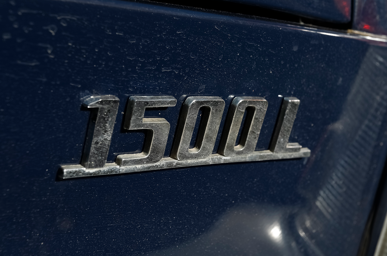 Classic & Sports Car – Fiat 1500L vs Peugeot 404: the shape of things to come