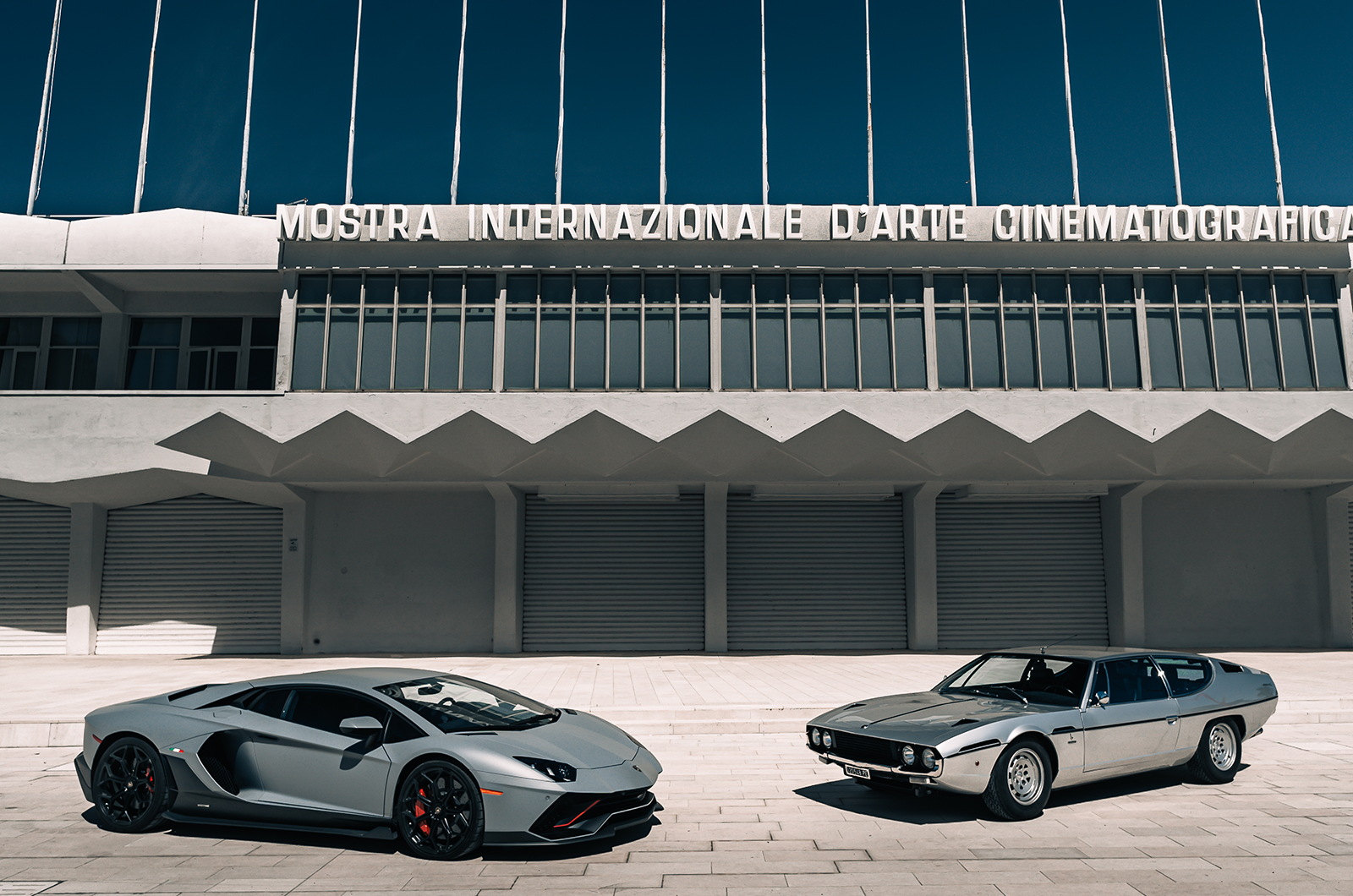 Classic & Sports Car – Lamborghini Espada S3 vs Aventador Ultimae: the Bull’s last fight