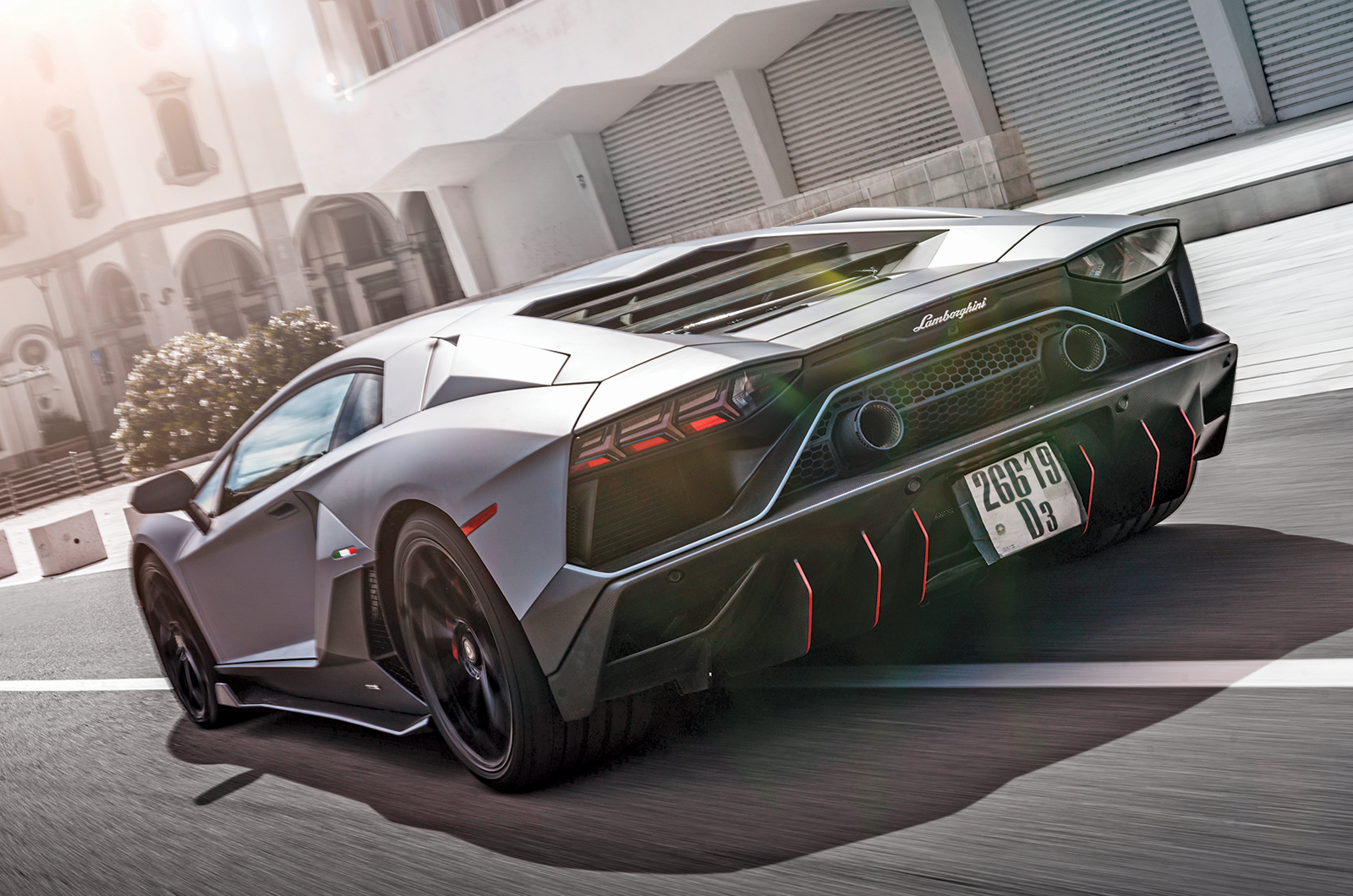 Classic & Sports Car – Lamborghini Espada S3 vs Aventador Ultimae: the Bull’s last fight